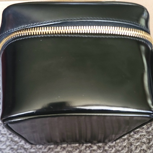 🌷SALE🌷Authentic Gucci Black Patent Leather Vanity Bag with Bamboo Accents - Picture 6 of 13